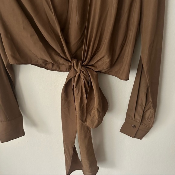 Miss Lola INIZA LONG SLEEVE COLLAR WRAP TOP - BROWN Size Small NWT - Picture 8 of 10